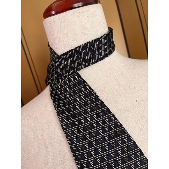 Vintage silk necktie by Donna Karan - Picture 2 of 4